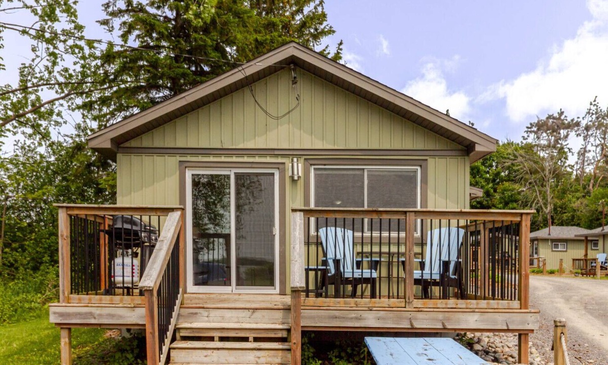 Bloomfield Apartment | Westlake Cottages - Wellington Lodge, right on the lake