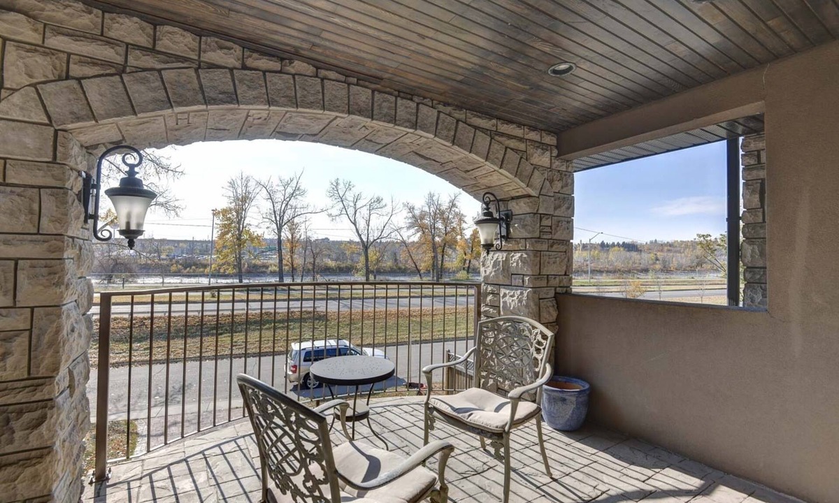 Kensington House | Westmount River Inn