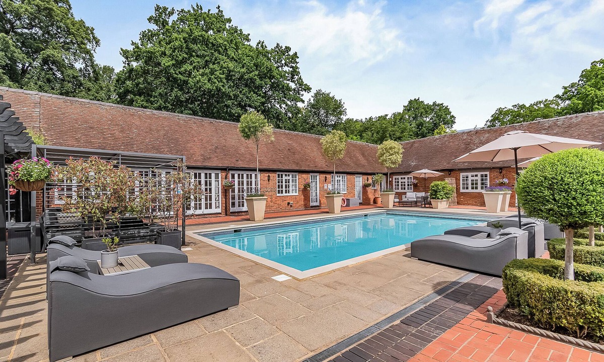 Guildford Cottage | Weston Cottage - UK50016