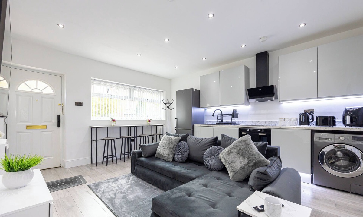 Levenshulme Apartment | Westpoint Luxury Apartment