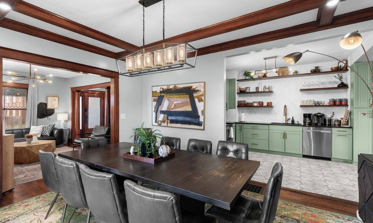 Kansas City House | Westport Central: 7 Beds w/4 Kings! FIFA Ready! Mins to Museums & Stadiums!