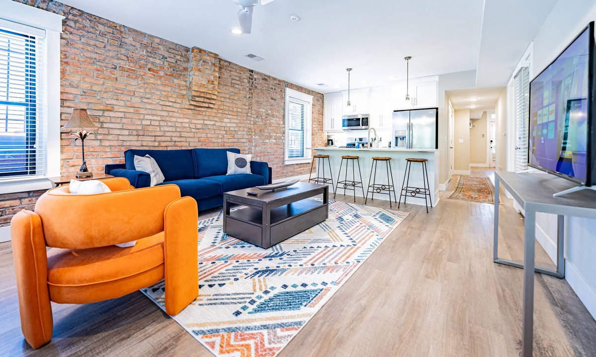 West Plaza Condo | Westport Loft Above Shops w/Private Entrance!