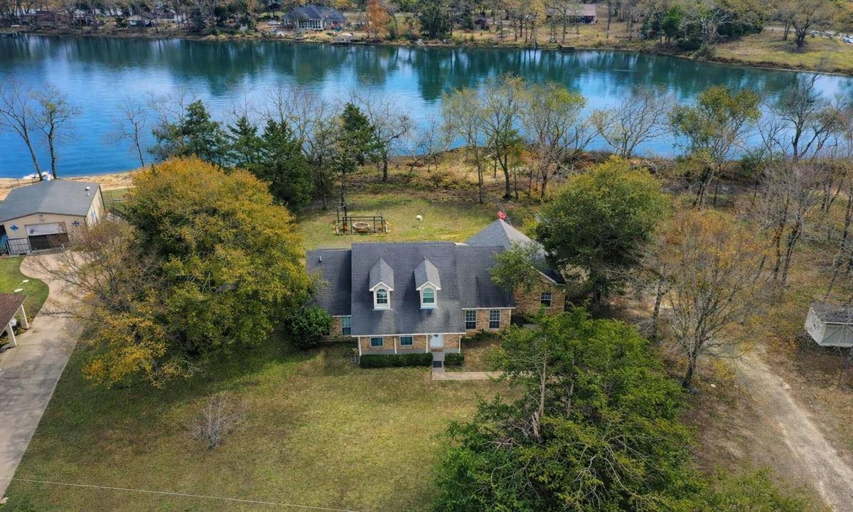 Wills Point House | Westshore Willis Point