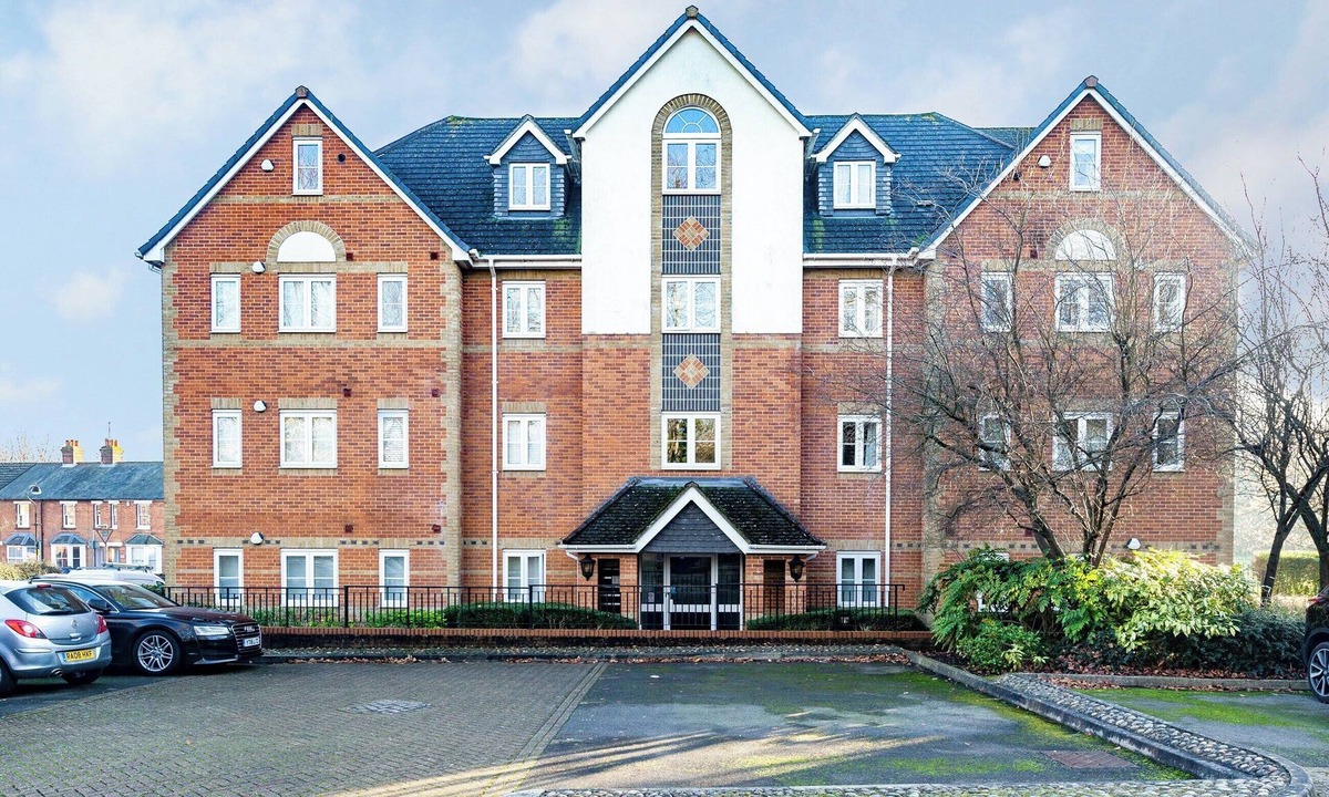 Basingstoke Cottage | Westside Apartment 1