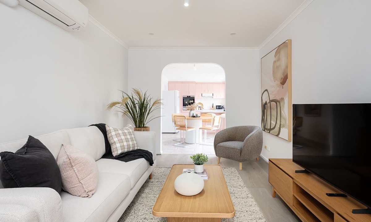 Altona House | Westside Lake and Bay - Altona