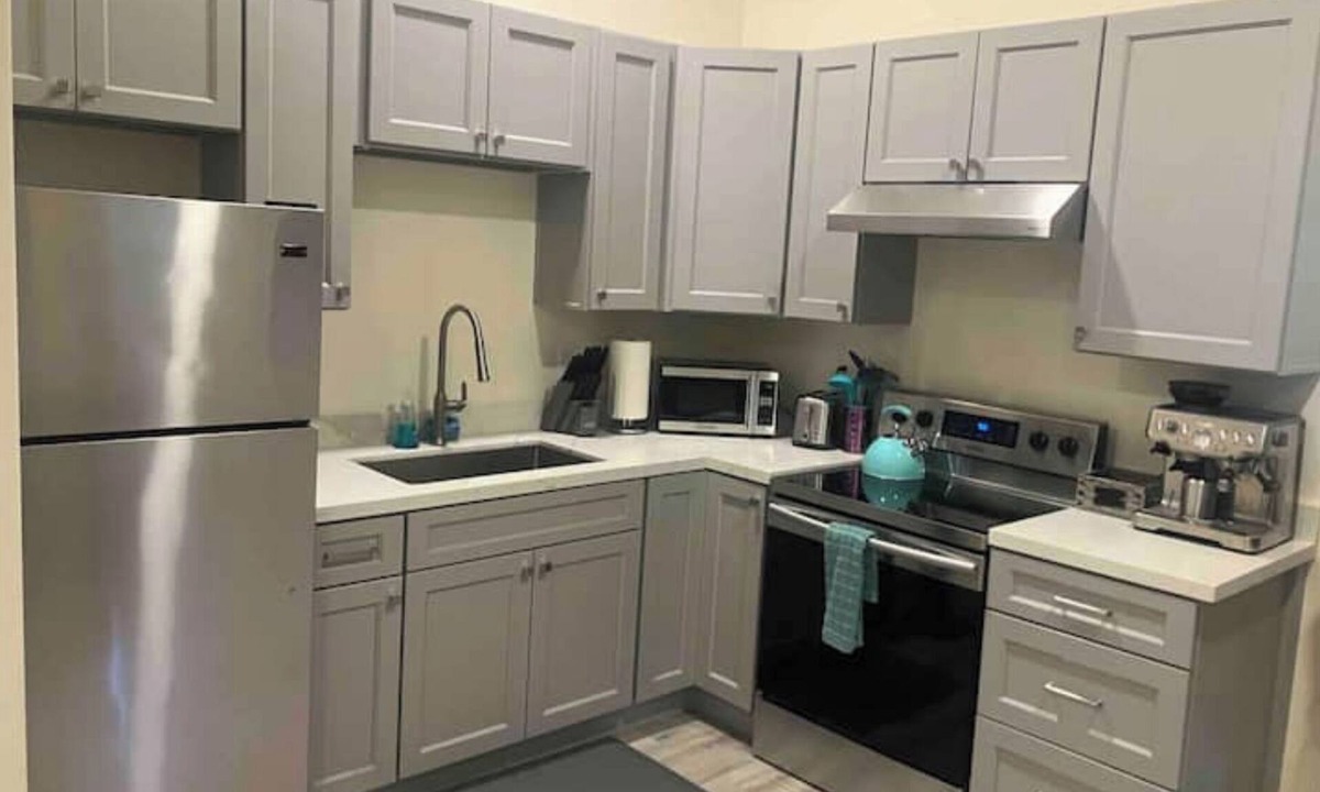 Ukiah Apartment | Westside Modern Studio