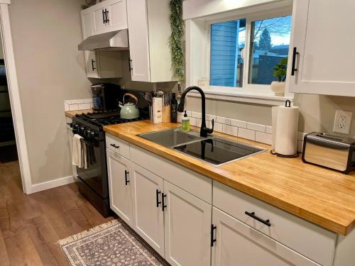 Mount Vernon House | Westside Stay in Mount Vernon