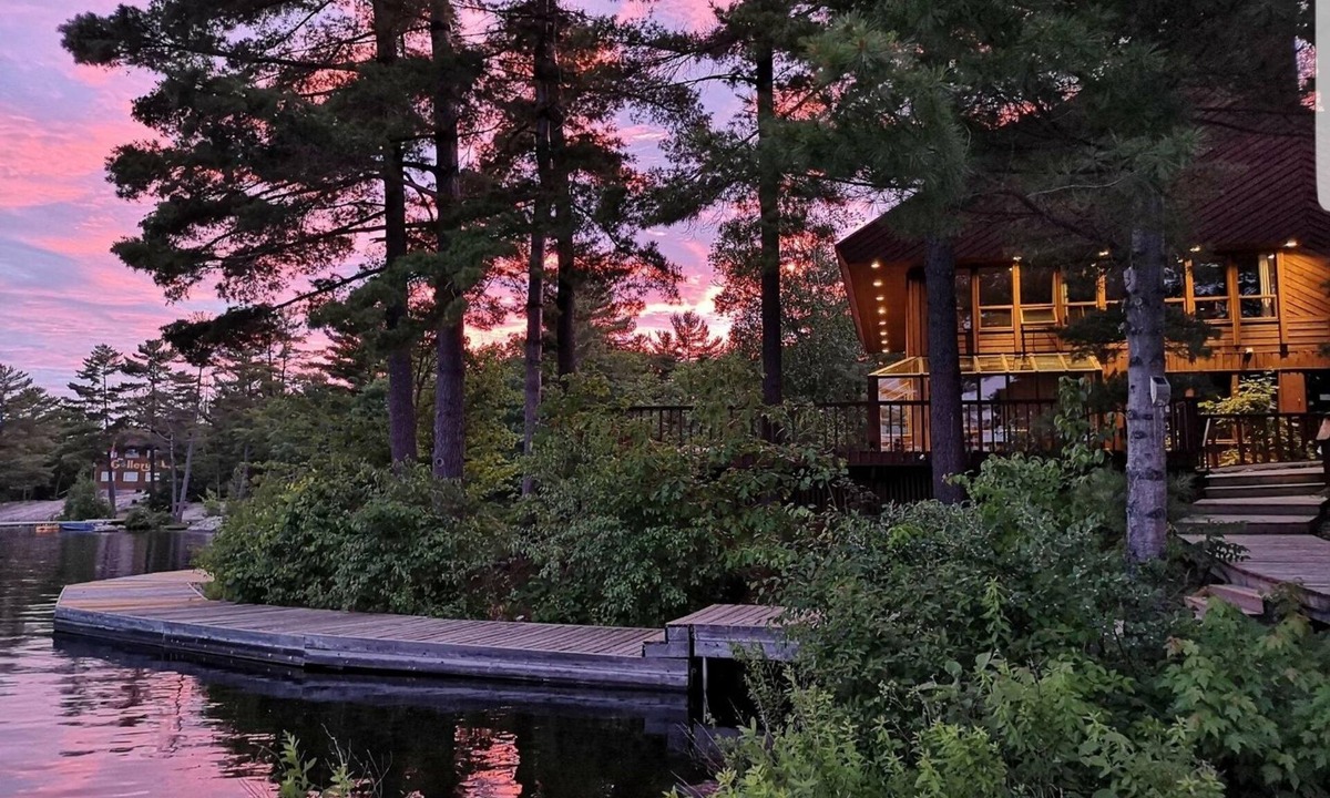Buckhorn Hotel | Westwind Inn on the Lake