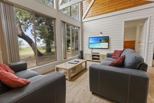 Forge Creek House | Westwind - Waterfront Retreat