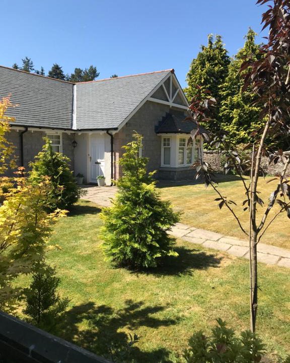Aboyne House | Westwood Cottage