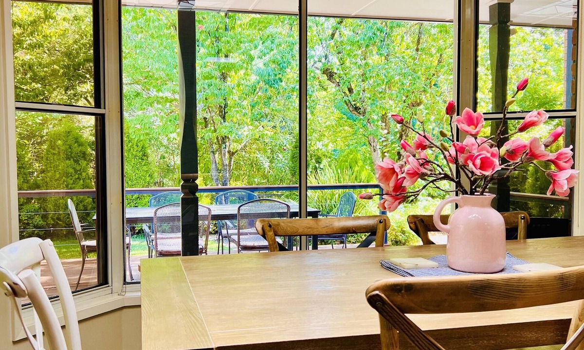 Bright Apartment | Westwood Lodge Apartments