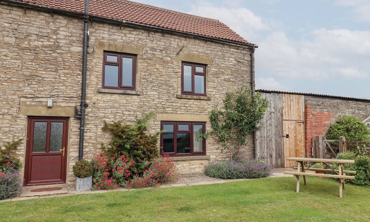Scawton Cottage | WETHERCOTE COTTAGE, pet friendly, with a garden in Helmsley
