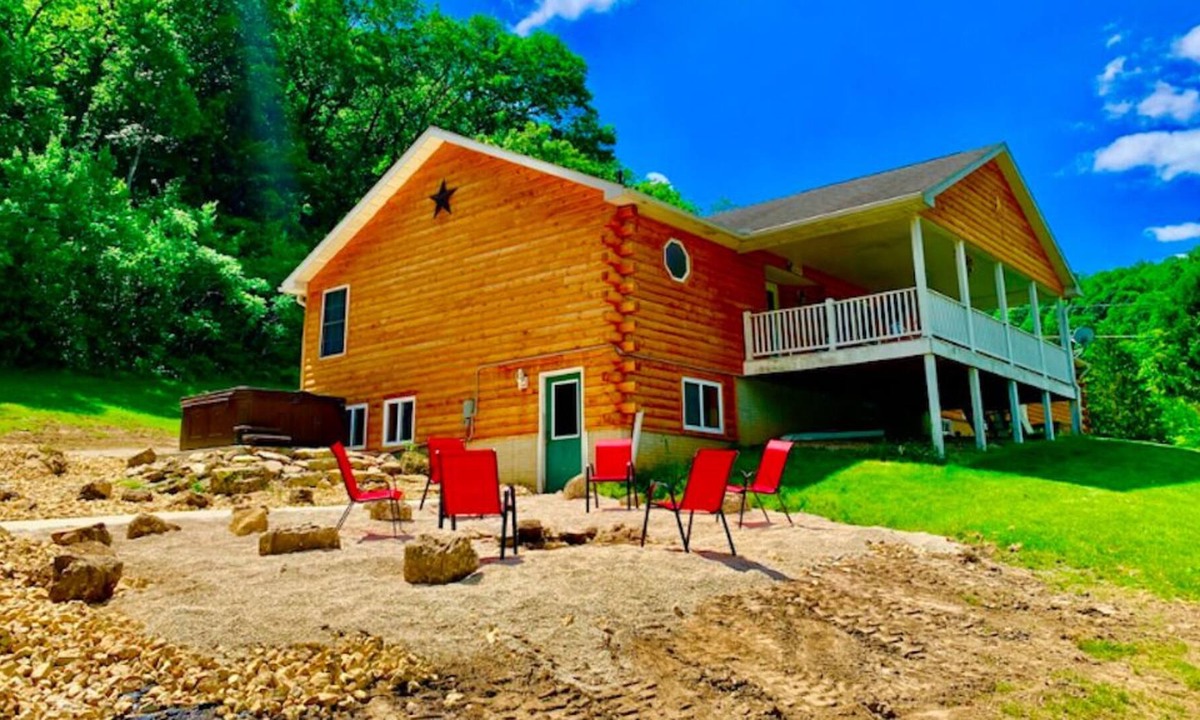 Lansing Cabin | Wexford Hollow w/ Pool & Hot Tub