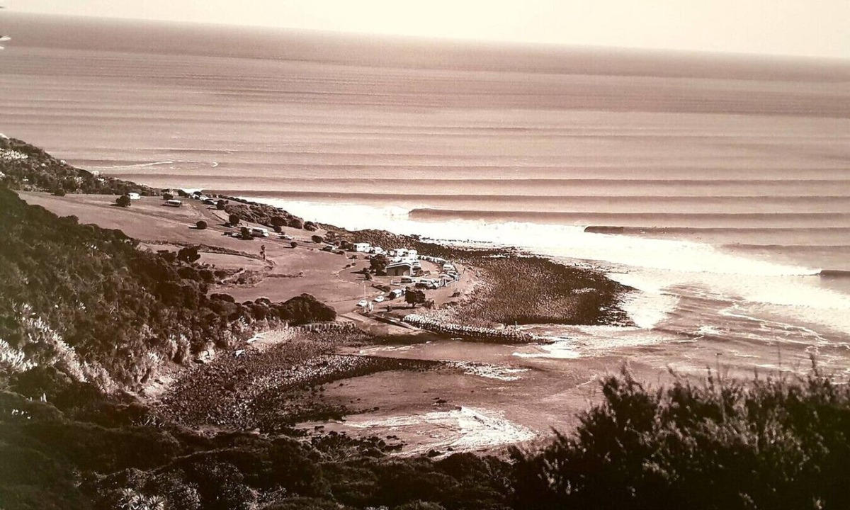 Raglan House | WHALE BAY`S SURF MECA