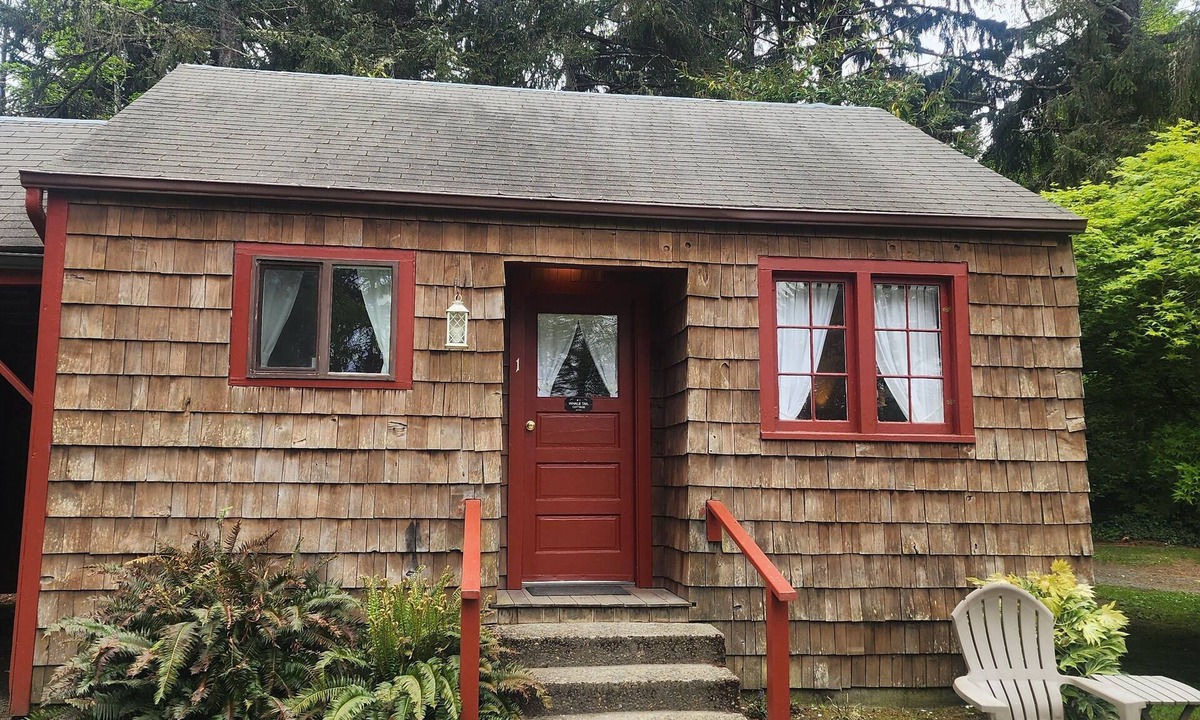 Ocean Park Cottage | Whale Tail Cottages- 2 beds