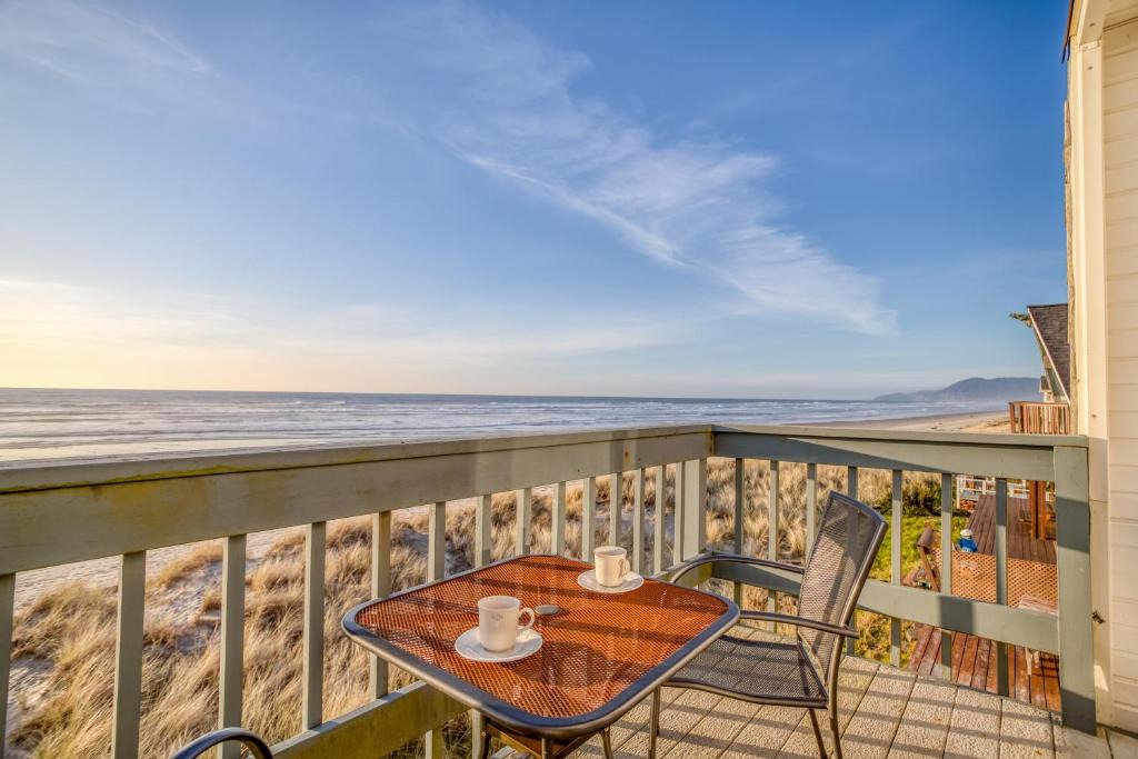Rockaway Beach House | Whale Watcher Condo 3 - Meredith Lodging