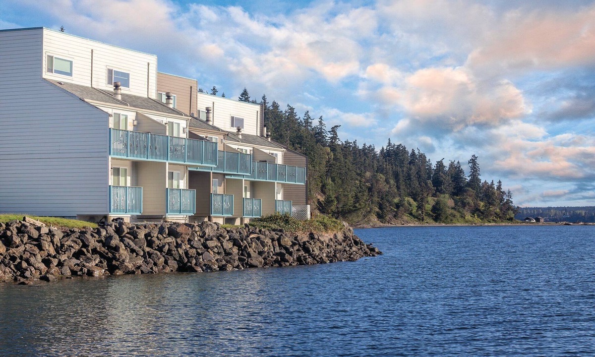 Adelma Beach Resort | Whale watching mecca!