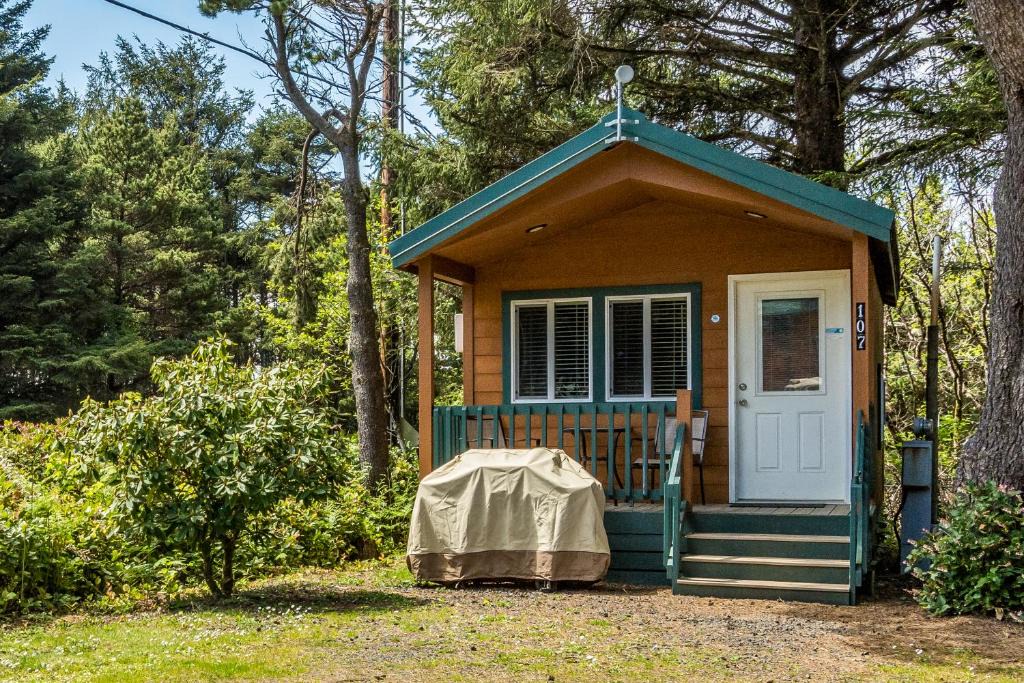 South Beach Resort | Whalers Rest Studio Cabin 14