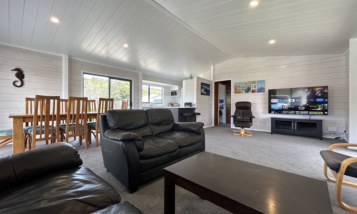Whangapoua House | Whangapoua - 2mins walk to beach