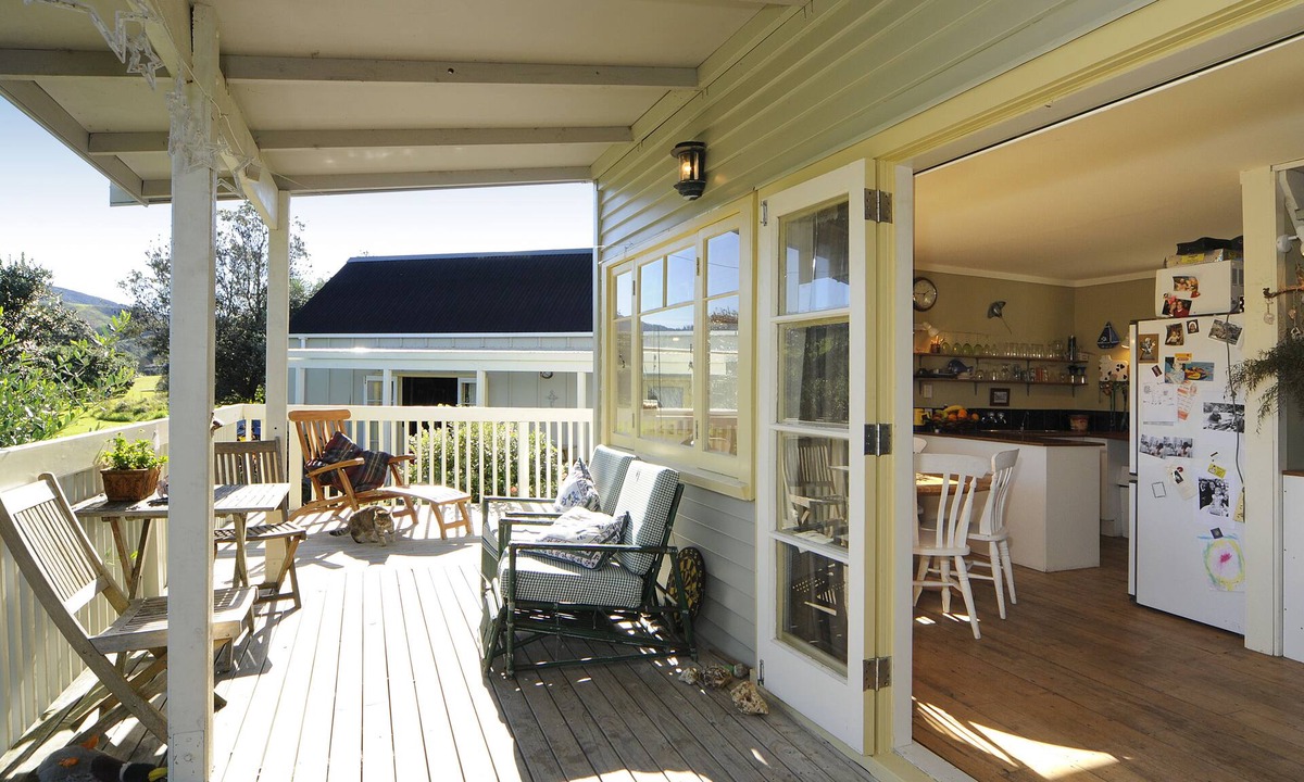 Whangapoua House | Whangapoua Classic Kiwi Bach