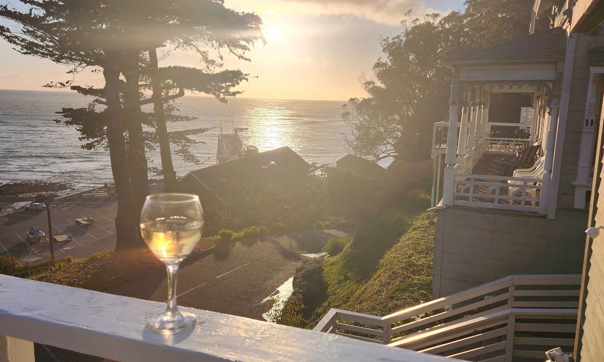 Point Arena Hotel | Wharf Master's Inn