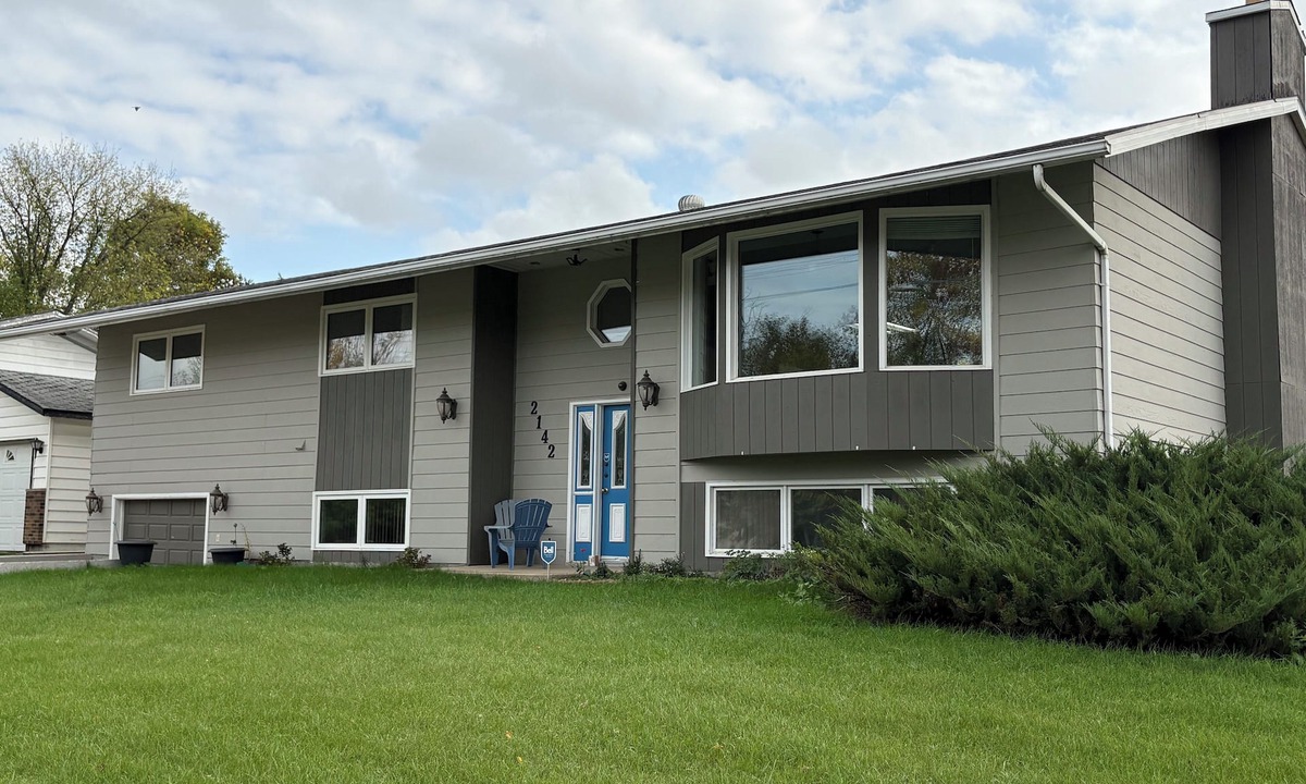 Brandon House | Wheat City Getaway, accommodates 6!