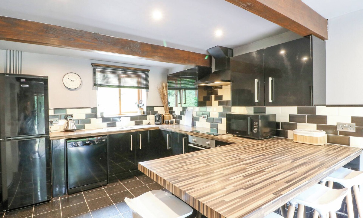 Checkley Cottage | WHEATLOW BROOKS BARN, pet friendly, with open fire in Stone