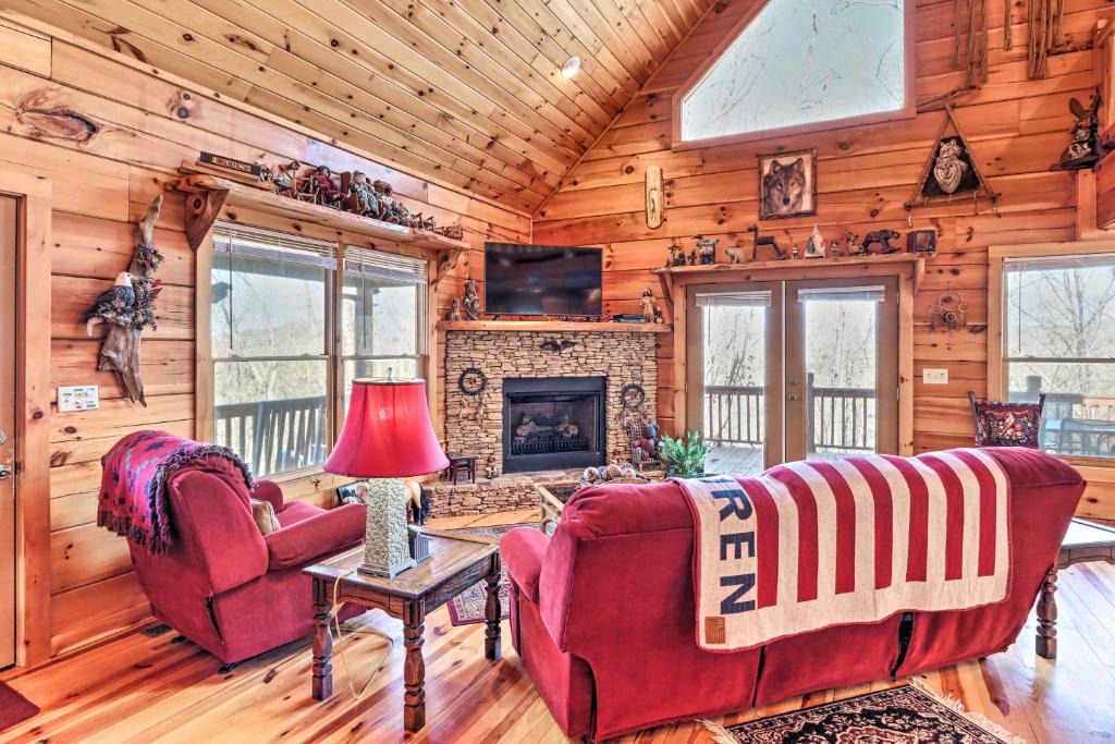 Murphy House | Wheelchair-Accessible Murphy Cabin with Fire Pit!