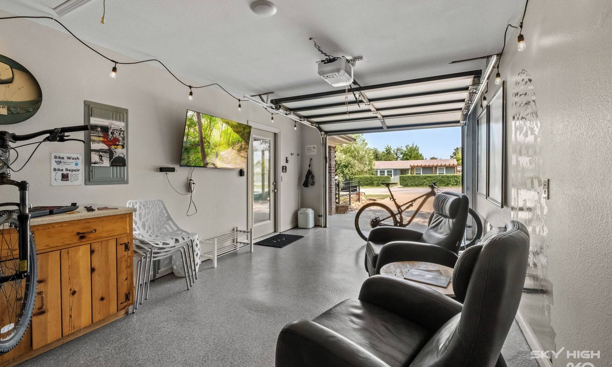 Downtown House | WheelHaus on Monroe : Bikers Oasis!