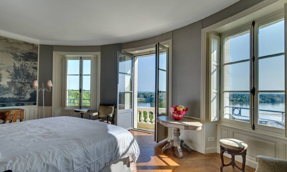 Candes-Saint-Martin House | When heritage, art and well-being meet