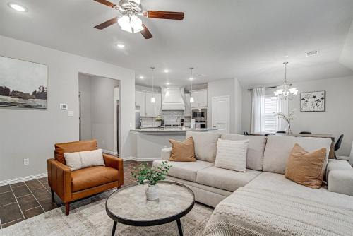 Burleson House | Where Comfort Meets Convenience