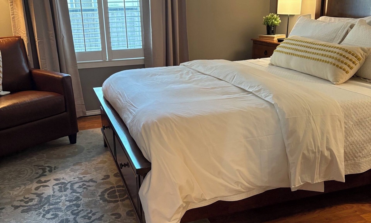 Denton Apartment | "WHERE COMFORT MEETS STYLE."