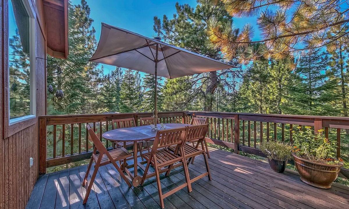 Pioneer Trail House | Where Eagles Fly-come play in the mountains-ski, hike, relax. 1272GE