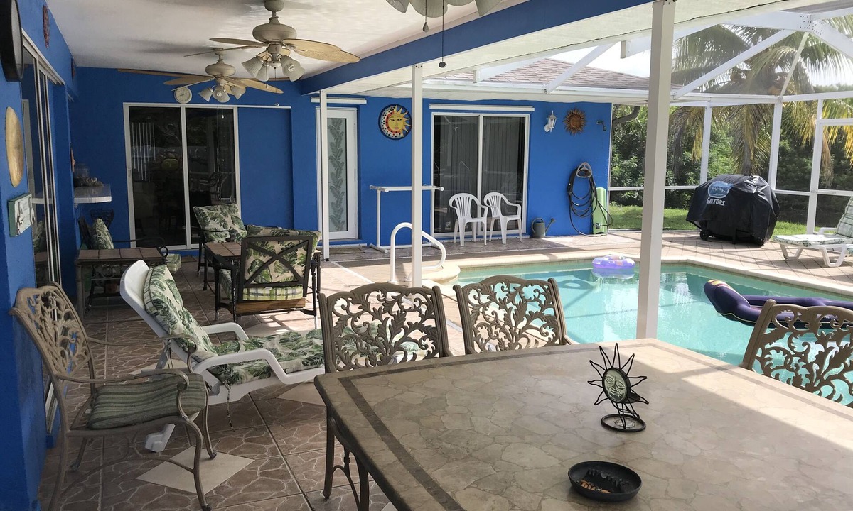 Fort Myers House | 'Where every day is a tropical vacation!'