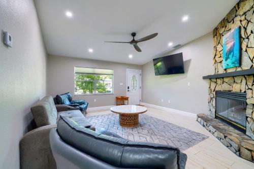 Crystal River House | Where Manatees Mingle