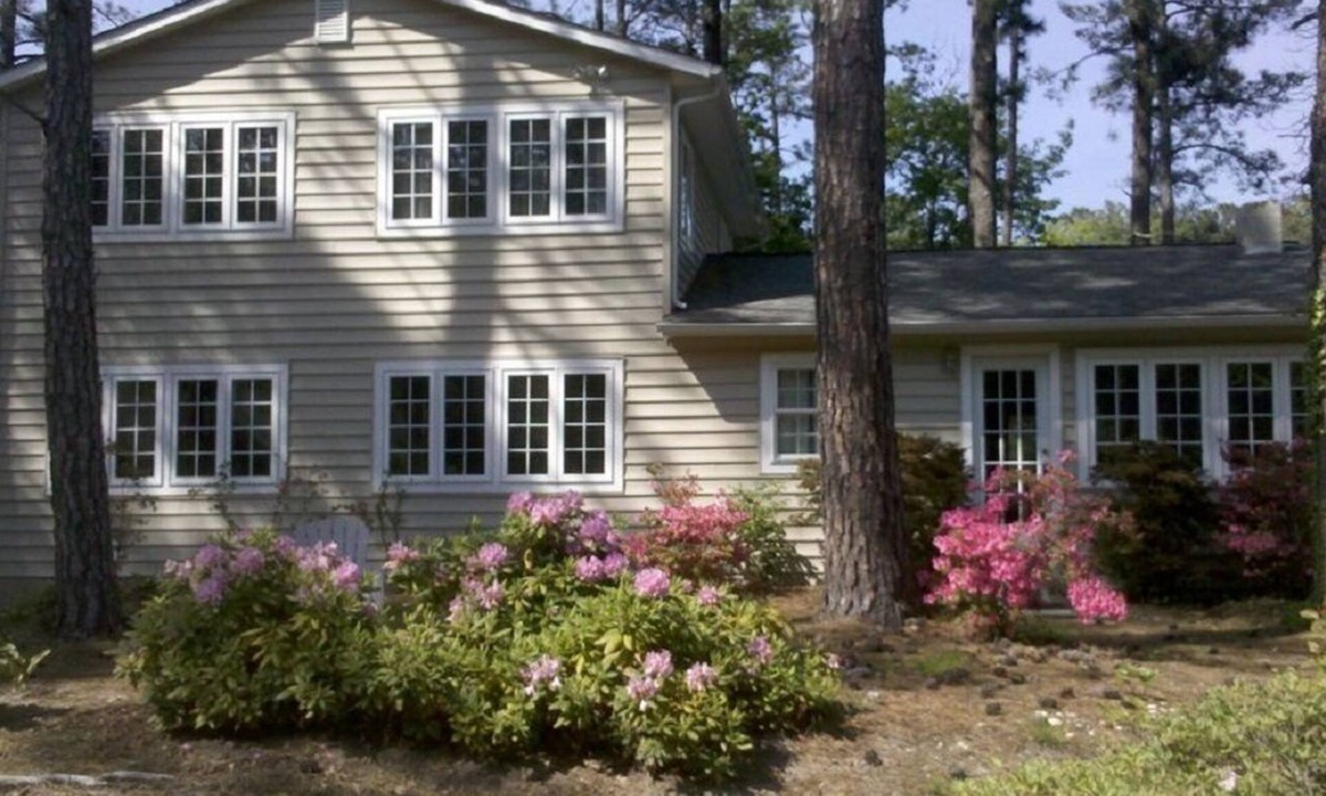 Kinsale House | Where peace is sitting by the moonlight