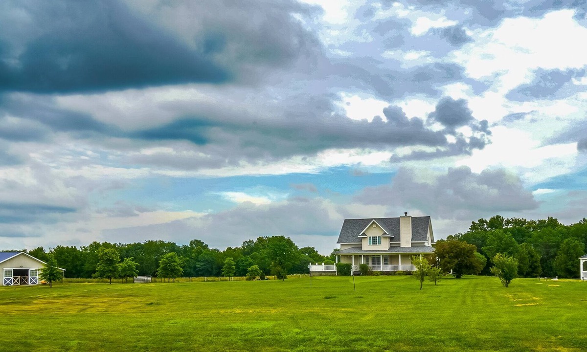 Warrensburg House | Where the Missouri sky wakes up first. Peaceful mornings you’ll never forget.