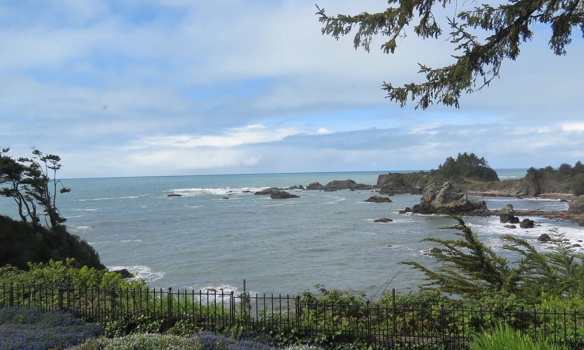 Brookings Apartment | Where the Ocean comes to Rest.