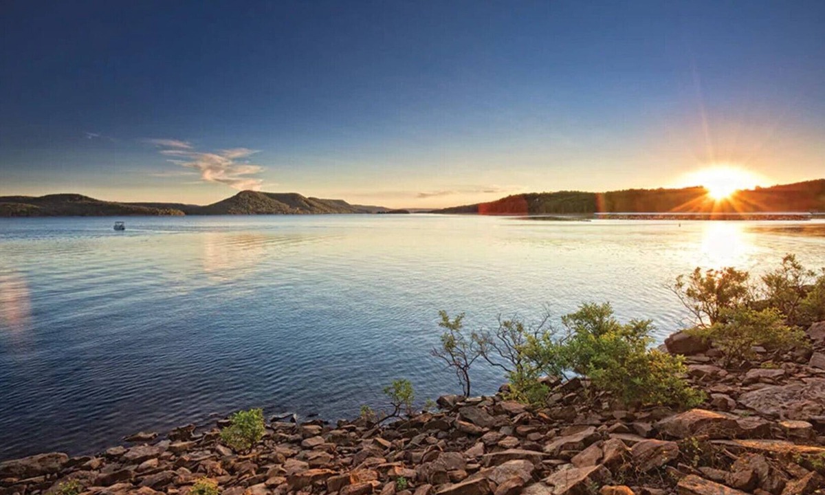 Fairfield Bay Resort | Where you can fish, water ski, enjoy the man-made beach, or go boating.