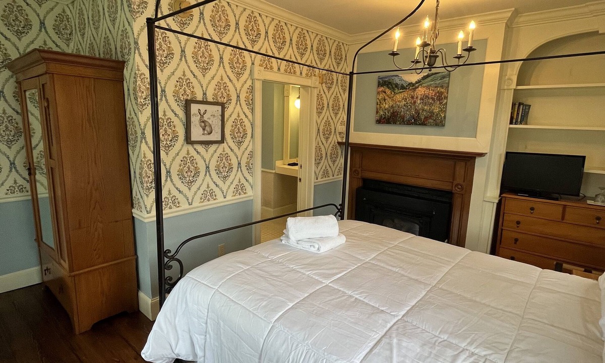 Chester Depot House | Whimsical Room & Private Bathroom in Historic Inn