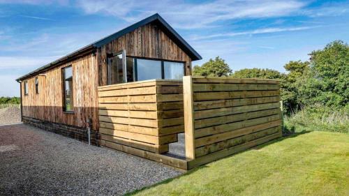 Sandwich Ski Chalet | Whirlybird Lodge