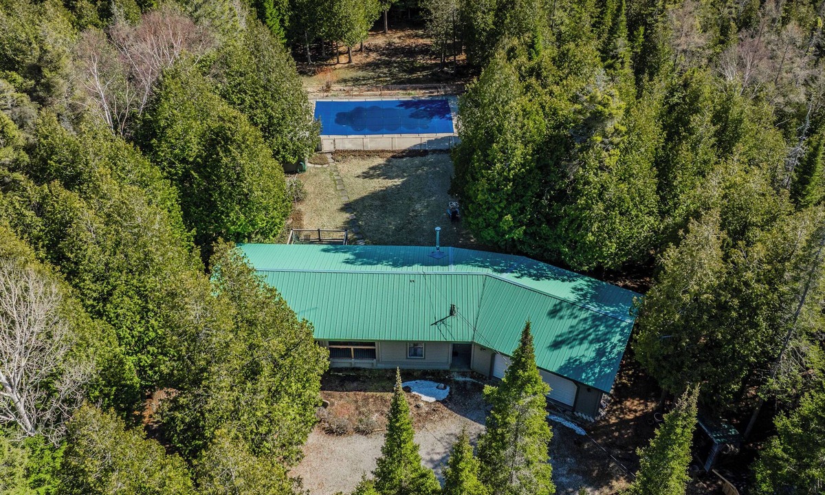 Colpoys Bay Cottage | Whisk You Away | POOL | 4-Season | 35mins to GROTTO