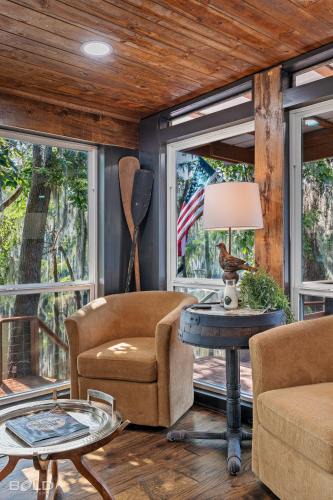 Jefferson House | Whiskey Barrel Soak, Paddle & Unwind
