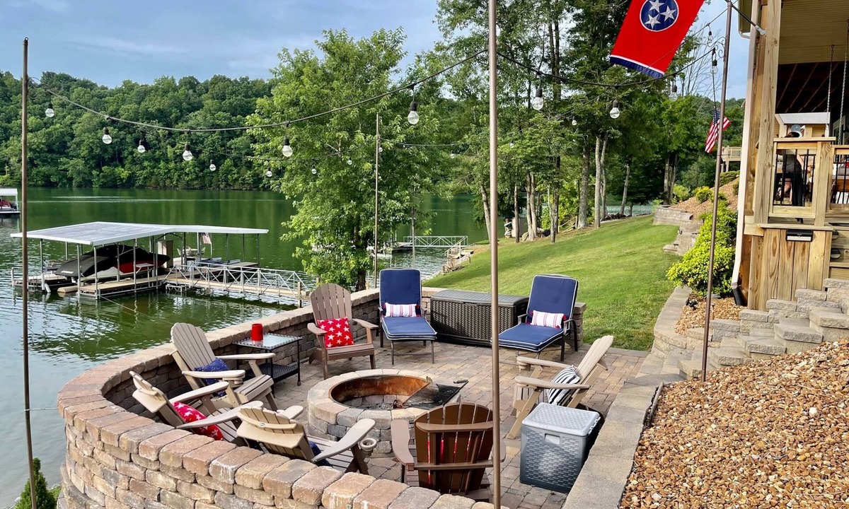 Tullahoma House | Whiskey Cove, Lakeside Fire Pit, Private Dock, Easy Water Access on Calm Cove, 5BD 2BA Sleeps 12