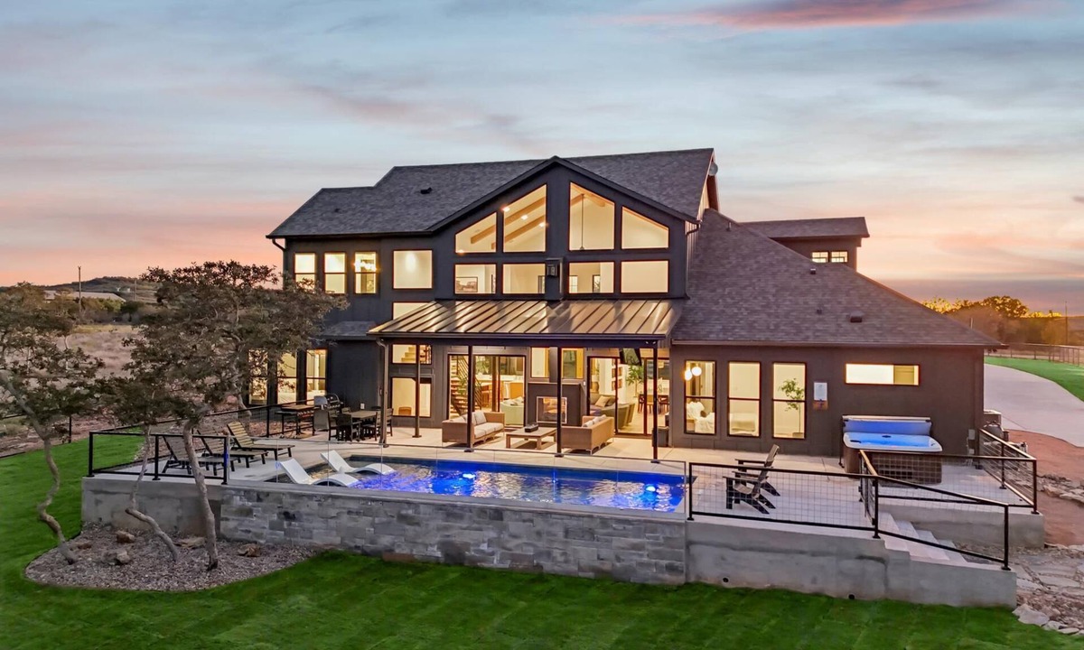Palo Pinto County House | Whiskey Rock 5 bed/4.5 bath w pool/hot tub and game garage