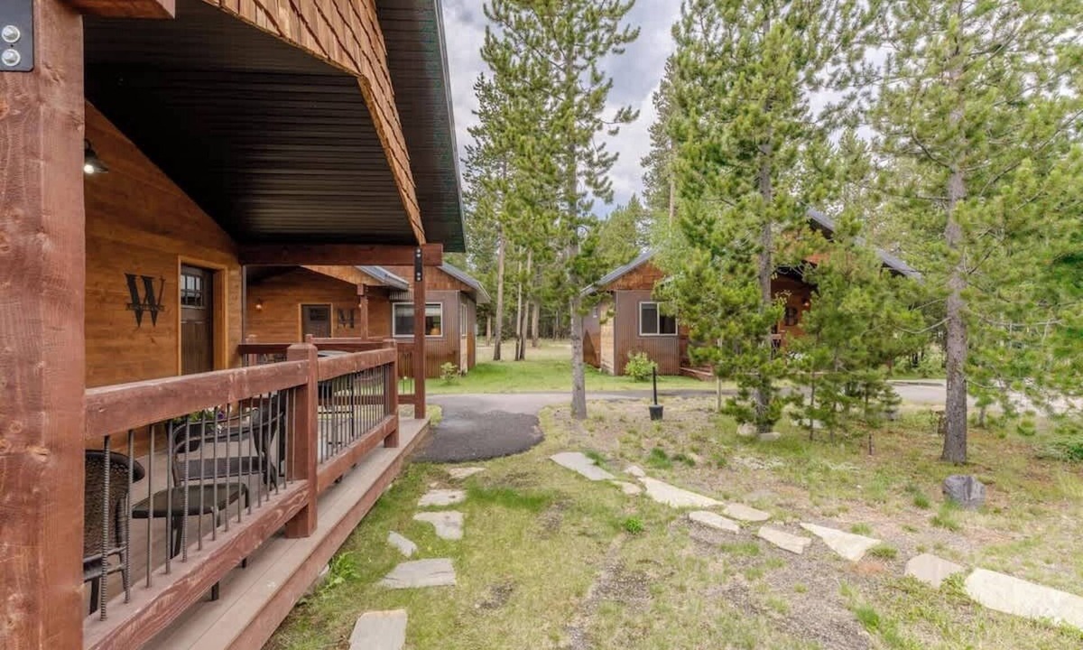 West Yellowstone Cabin | Whiskey Springs Cabin