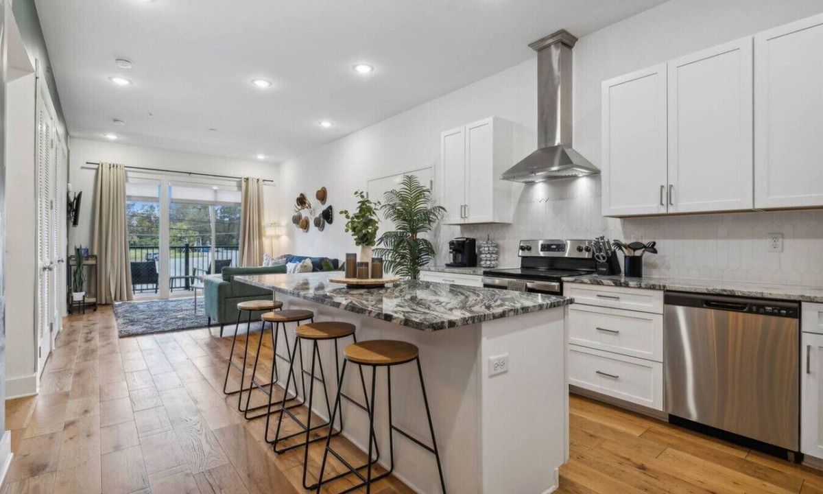 Inglewood Condo | Whiskey Town, Two Condos, Great for Groups - Sleeps 20!