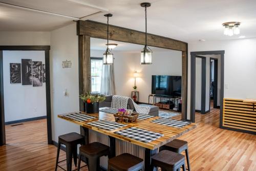 Tullahoma House | Whiskey Trails Cottage