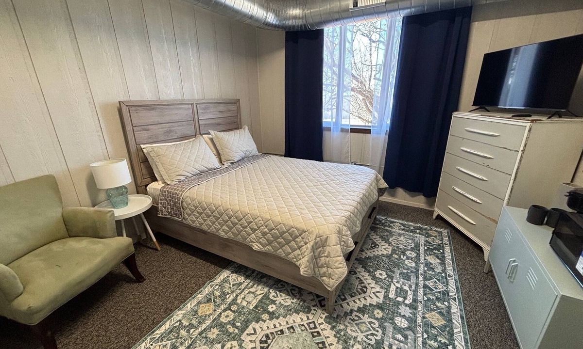 Mineral Wells House | Whiskey Xray - Private Room in Mineral Wells