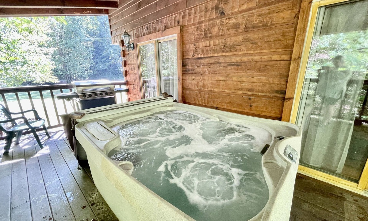 Townsend Cabin | Whisper Creek 2 Bedroom Cabin by RedAwning